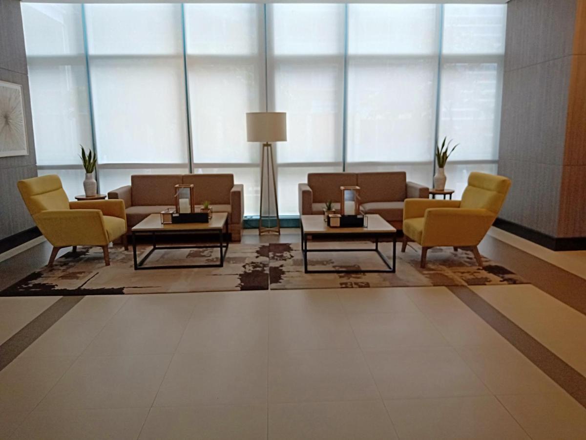 One Uptown Opposite Of Grandhyatt Hotel Manila Taguig City Exterior foto